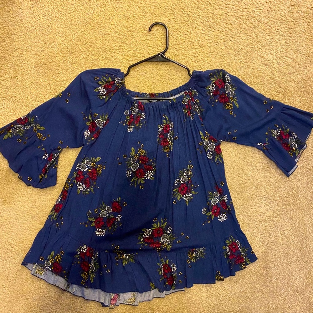Never worn Yak & Yeti three quarter sleeve blouse